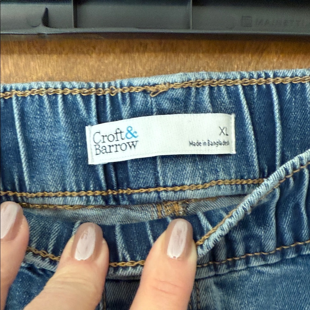 Croft & Barrow Blue Denim Capris - Picture 4 of 4